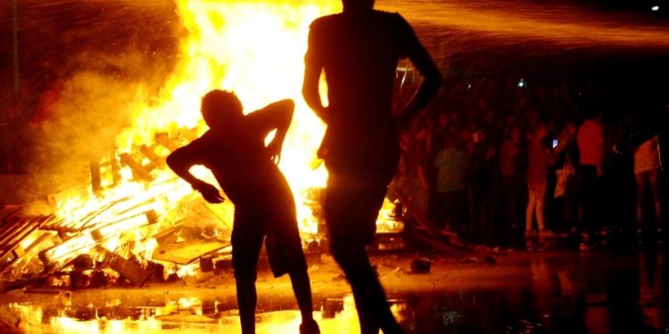 Caballero anuncia que no habrá hogueras de San Juan “porque lo prohíbe la Xunta”