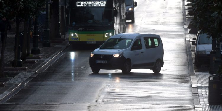 Vitrasa retoca unha ruta ao Álvaro Cunqueiro e retoma o servizo de mobilidade reducida