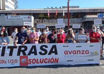 O persoal de Vitrasa denuncia que a concesionaria só lles dá unha máscara por semana