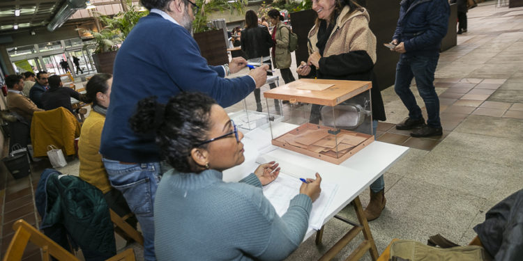 Más de 300 personas renunciaron en Vigo a formar parte las mesas electorales del 12-J