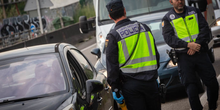 Detenido en Vigo un hombre con 31 antecedentes que llevaba encima 70 dosis de cocaína y 265 de heroína