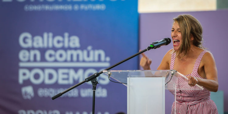 Yolanda Díaz regresa a Vigo ovacionada «como la mejor ministra de Trabajo de la historia»