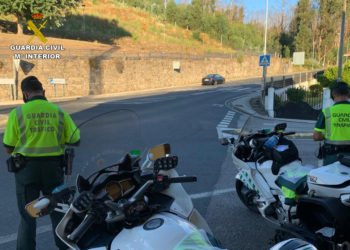 Investigan a un vecino de As Neves por conducir ebrio y con el carné retirado hasta 2025