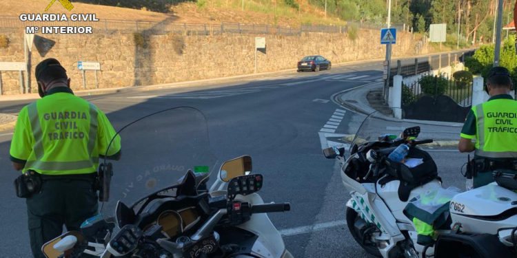 Investigan a un vecino de As Neves por conducir ebrio y con el carné retirado hasta 2025