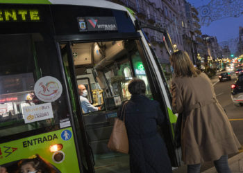 Vitrasa recupera el pago en efectivo en los autobuses