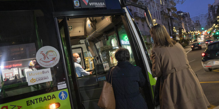Vitrasa recupera el pago en efectivo en los autobuses