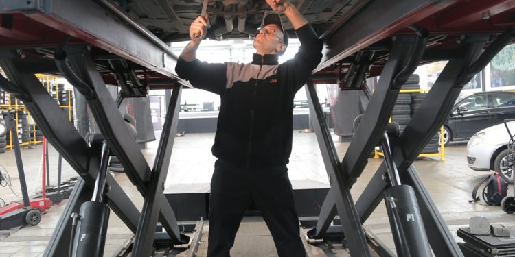 ¿Cómo funciona un catalizador de automóvil?