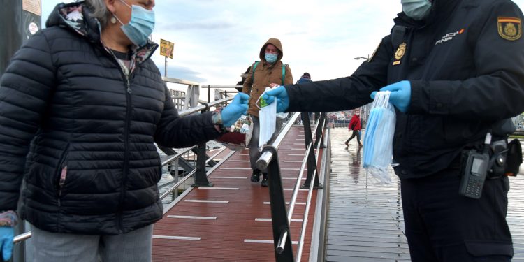 Galicia establece el uso obligatorio de la mascarilla aunque exista distancia de seguridad
