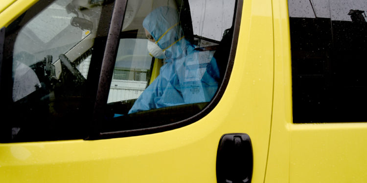 Un nuevo descenso de casos activos deja a Vigo como la tercera área sanitaria gallega en positivos