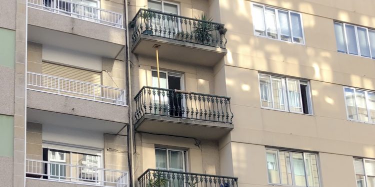 El peligro de los balcones apuntalados
