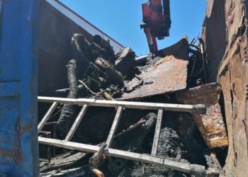 El Puerto de Vigo retira 20 toneladas de basura de Bouzas y apuesta por su valorización