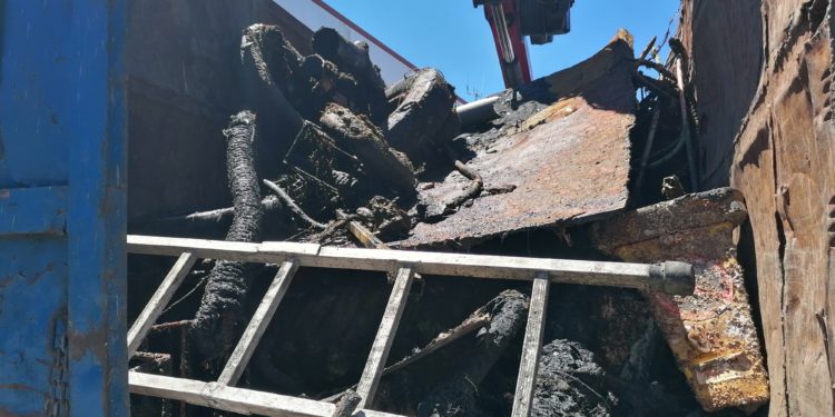 El Puerto de Vigo retira 20 toneladas de basura de Bouzas y apuesta por su valorización