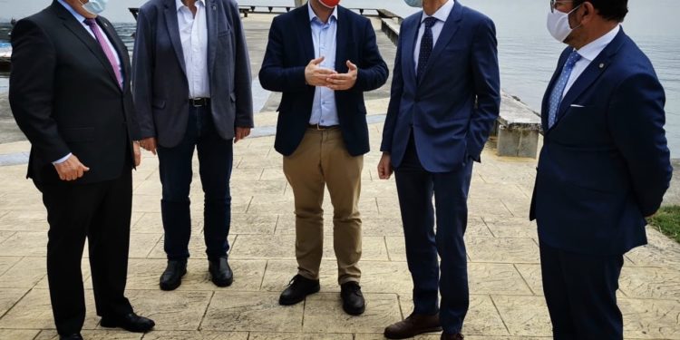 Duque apoia en Moaña a Caballero, que promete a primeira matrícula gratuíta nos graos universitarios