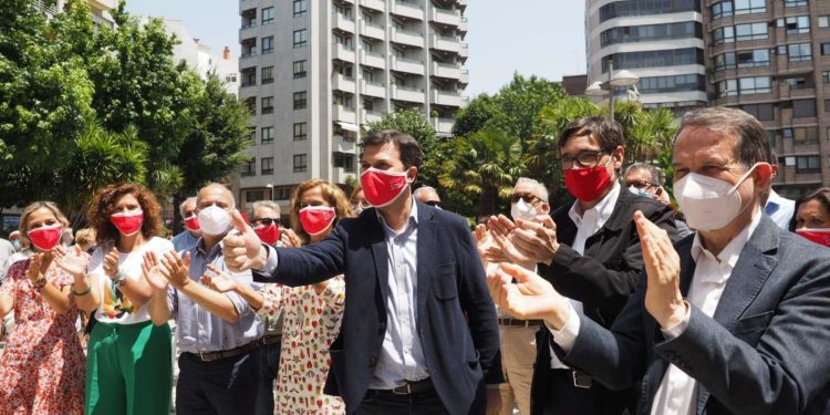 Salvador Illa apoia a Gonzalo Caballero en Vigo no “sprint final” dunha campaña cun 35% de voto indeciso