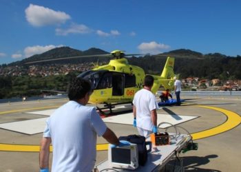 Un joven, evacuado de gravedad en helicóptero tras sufrir una caída desde una cuerda en el río Tea