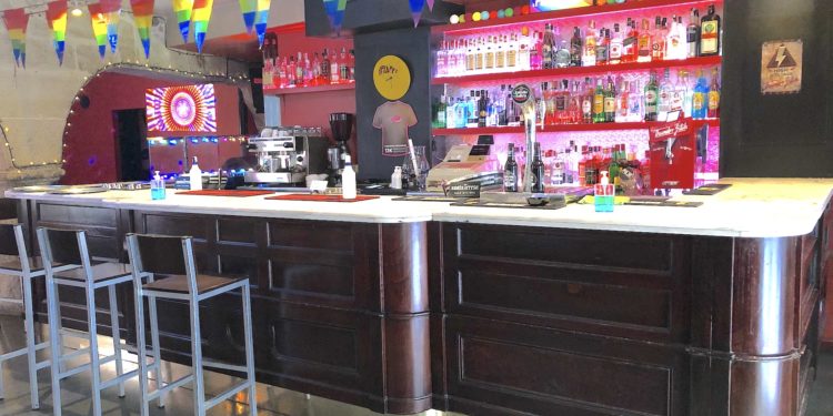 La auténtica barra en la que se apoyaba Mata Hari