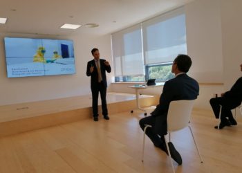 Pedro Duque conoce en O Porriño los avances de los proyectos para la vacuna contra el Covid-19