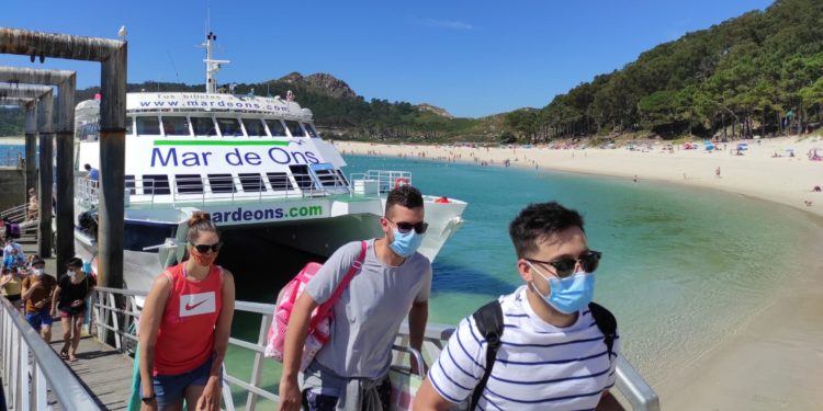 Las Cíes registran su primer lleno de la temporada: 1.800 personas las visitarán este sábado