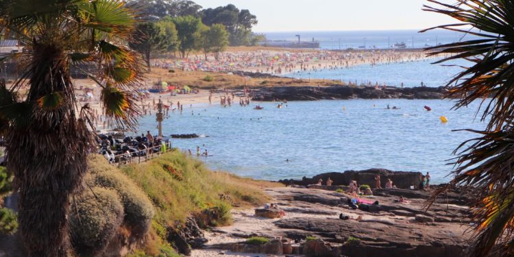 Rescatados en Samil y en Coruxo dos bañistas con signos de agotamiento