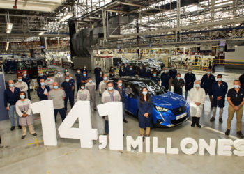 PSA Vigo celebra su vehículo 14 millones con un acto intergeneracional