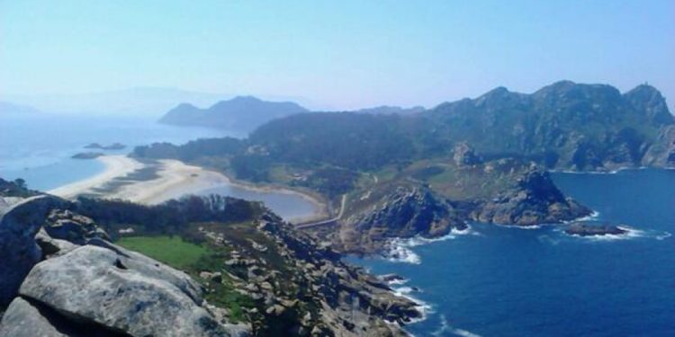 Teis organiza unha excursión a Cíes con saída desde a ETEA