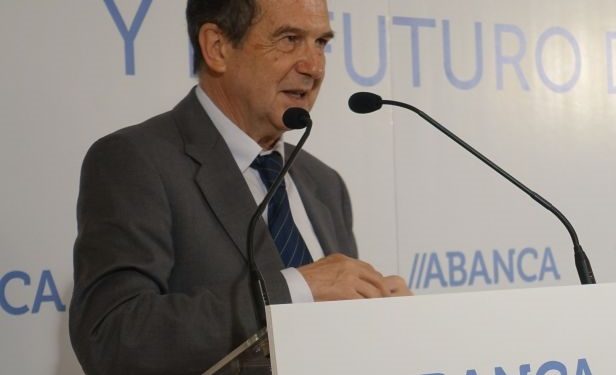 Caballero pedirá explicaciones a Abanca ante el aluvión de quejas recibido por el cobro de comisiones