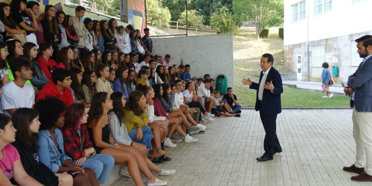 Verano de 2021, fecha probable para los viajes de las becas de inglés de este año