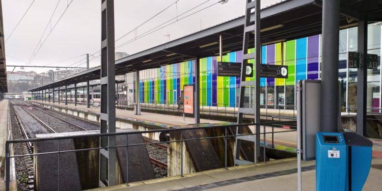 Aíslan a 16 pasajeros que compartieron un tren a Vigo con una mujer contagiada con coronavirus