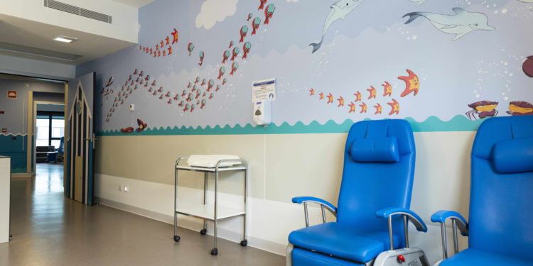 Denuncian o peche dunha planta de Pediatría do Álvaro Cunqueiro tres días despois das eleccións