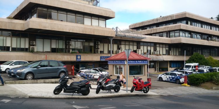 Detenido en Vigo por amenazar con un cuchillo a unos policías tras una discusión familiar