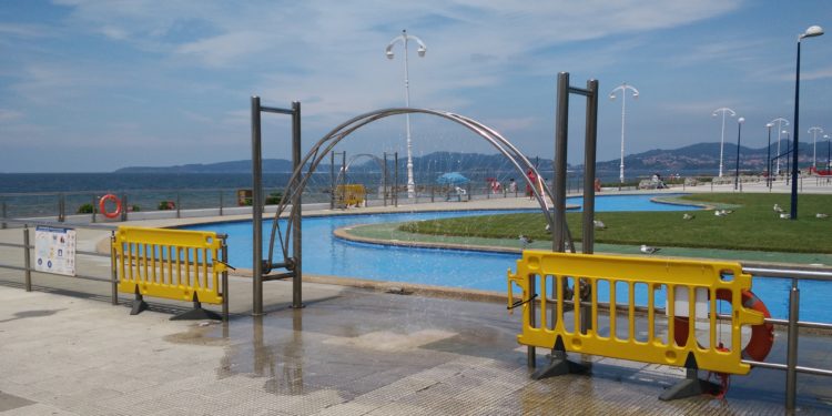 El Concello de Vigo estudia opciones para abrir las piscinas de Samil este verano