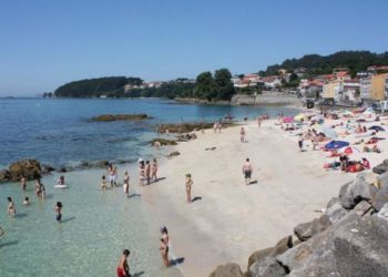 Evacuado un joven de una cala de difícil acceso en Moaña