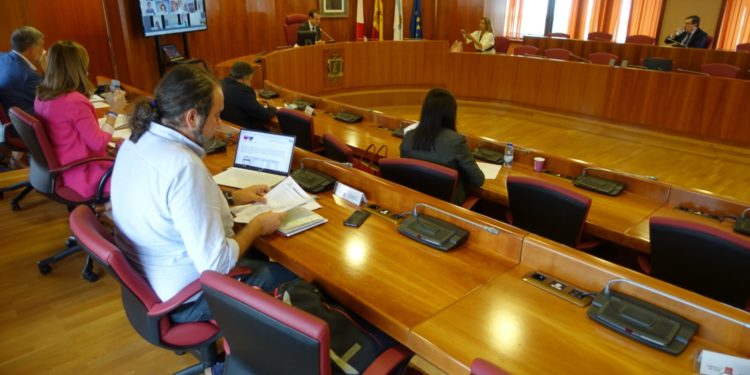 PSOE y PP frenan la retirada del busto de Juan Carlos I del ayuntamiento de Vigo