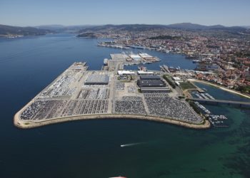 Trasladado un hombre al Cunqueiro tras ser alcanzado por una embarcación