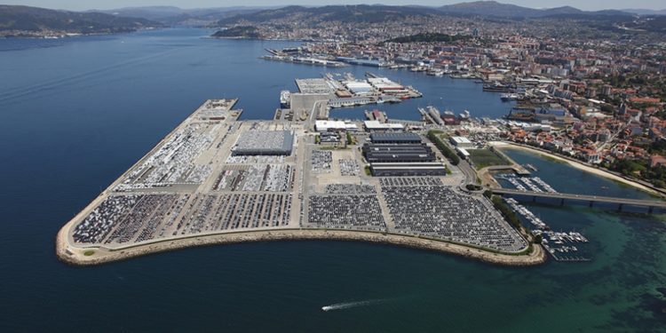 Trasladado un hombre al Cunqueiro tras ser alcanzado por una embarcación
