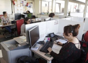 El Concello de Vigo estudia la gratuidad del teléfono 010 ante el aumento de las llamadas