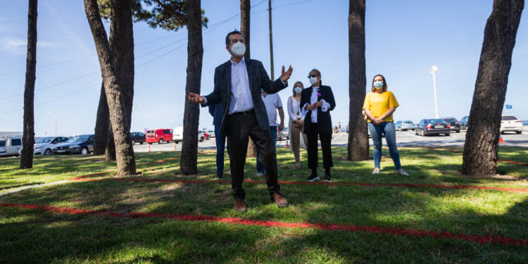 El Concello de Vigo descarta finalmente retirar las mesas de Samil y no parcelará la zona verde