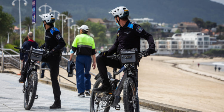 Dos madrileños, asistidos en Vigo tras quedarse a la deriva practicando paddle surf