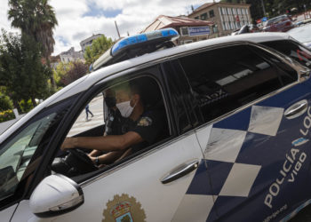 Detenido tras empujar a un policía y causar daños en el baño de un bar en Vigo