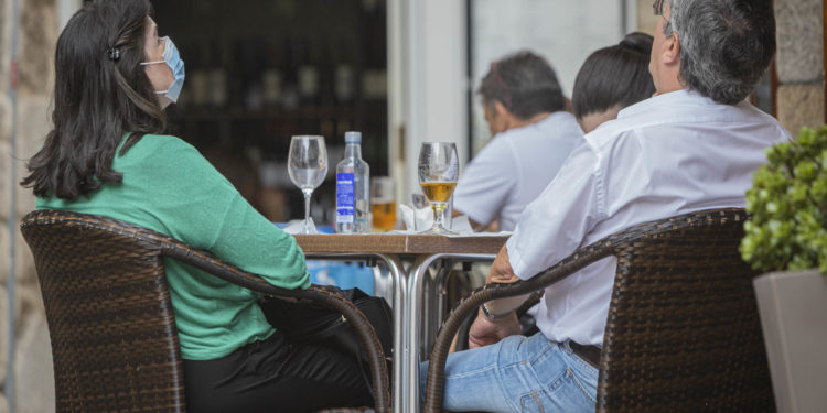 La hostelería del Náutico pide ampliar el horario de las terrazas para afrontar la crisis