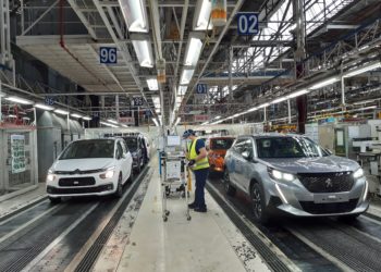 Aumentan los casos de Covid-19 en PSA Vigo: tres de los trabajadores aislados dan positivo