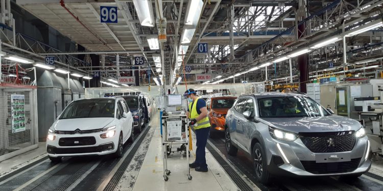 Aumentan los casos de Covid-19 en PSA Vigo: tres de los trabajadores aislados dan positivo