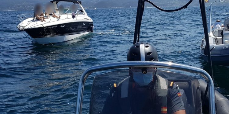 Rescatada a la deriva una embarcación de Vigo con siete tripulantes de Madrid