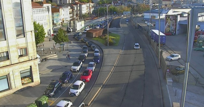 El cierre del túnel de Beiramar durante todo el día genera atascos en el centro de Vigo