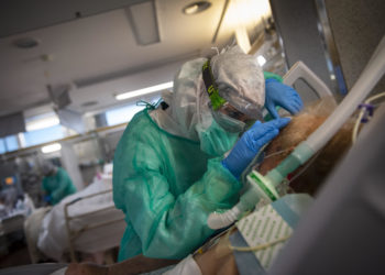 Los fotógrafos que retrataron la COVID-19 en Galicia se dan cita en Afundación