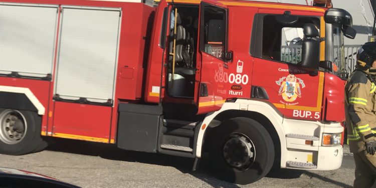 Sofocado un incendio en la avenida Ricardo Mella
