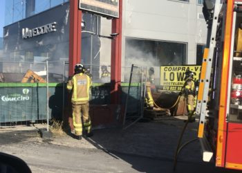 Sofocado un incendio en la avenida Ricardo Mella