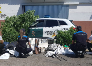 La Guardia Civil desarticula un punto de venta de drogas en una vivienda en O Porriño