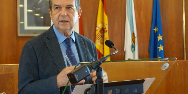 Caballero urge a Feijóo a intervenir “personalmente” en el conflicto por la vuelta al cole