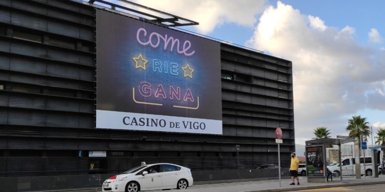 Denuncian que el casino de Vigo incumple el horario limitado para hostelería y ocio nocturno
